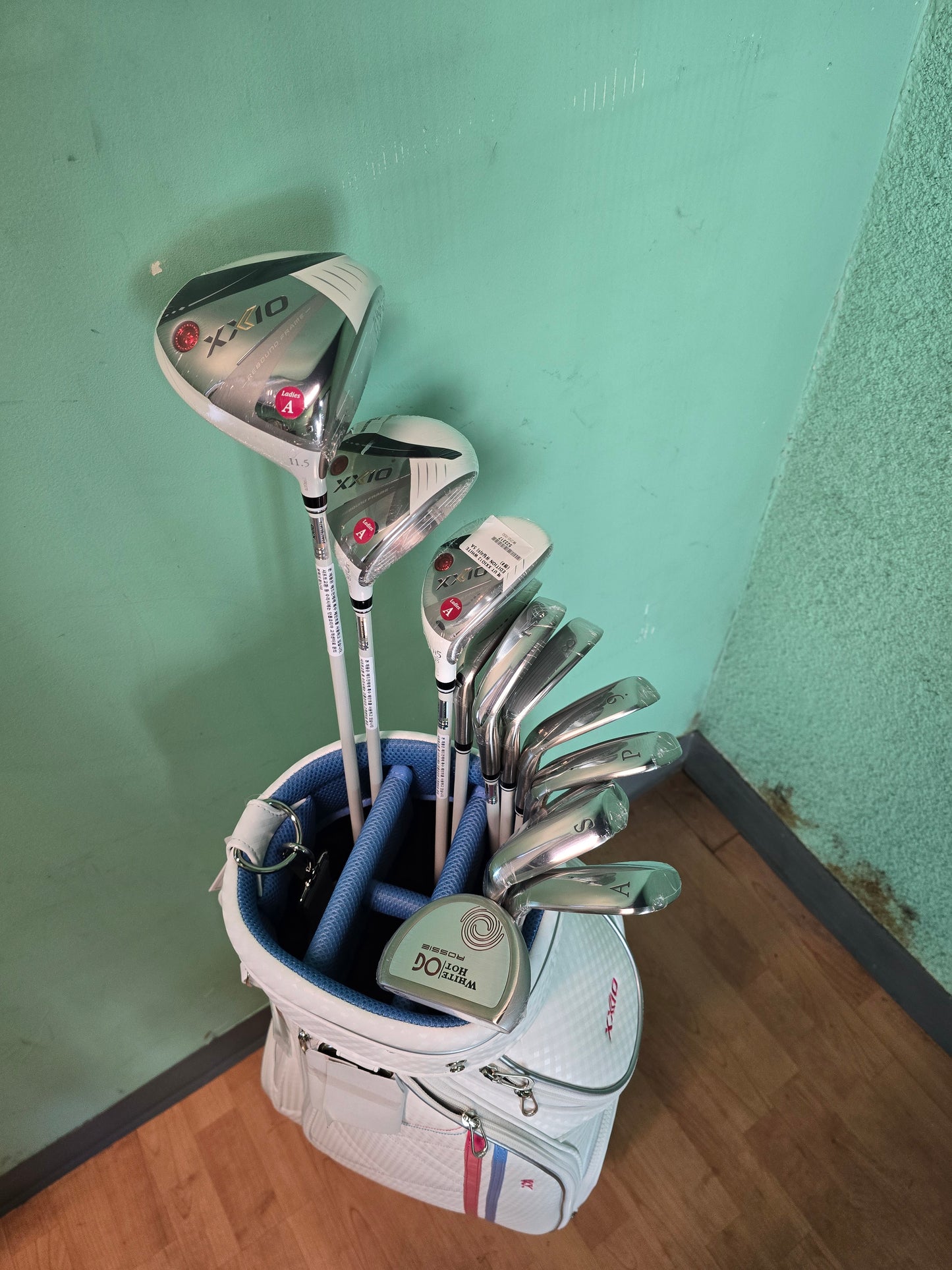 XXIO13 White Edition Women's Club Set (w Odyssey Putter)