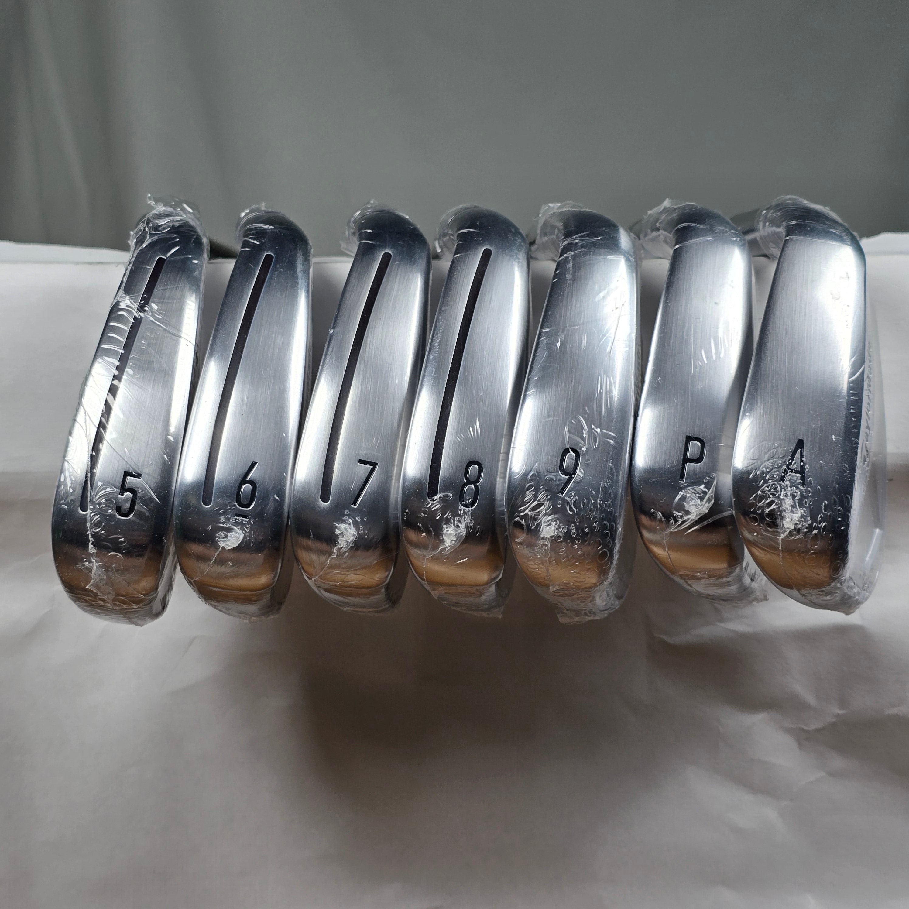 Taylormade Qi Max Irons 5-PW REAX 65 R Black Graphite Shaft