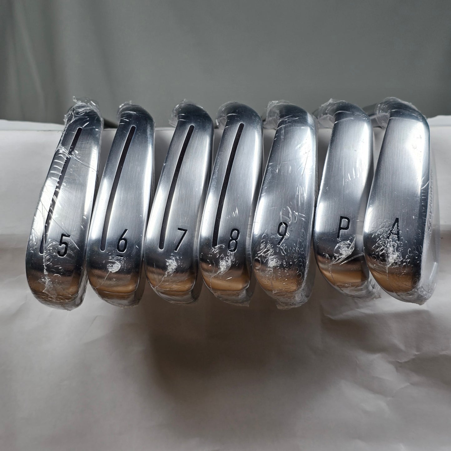 Taylormade Qi Max Irons 5-PW REAX 65 R Black Graphite Shaft