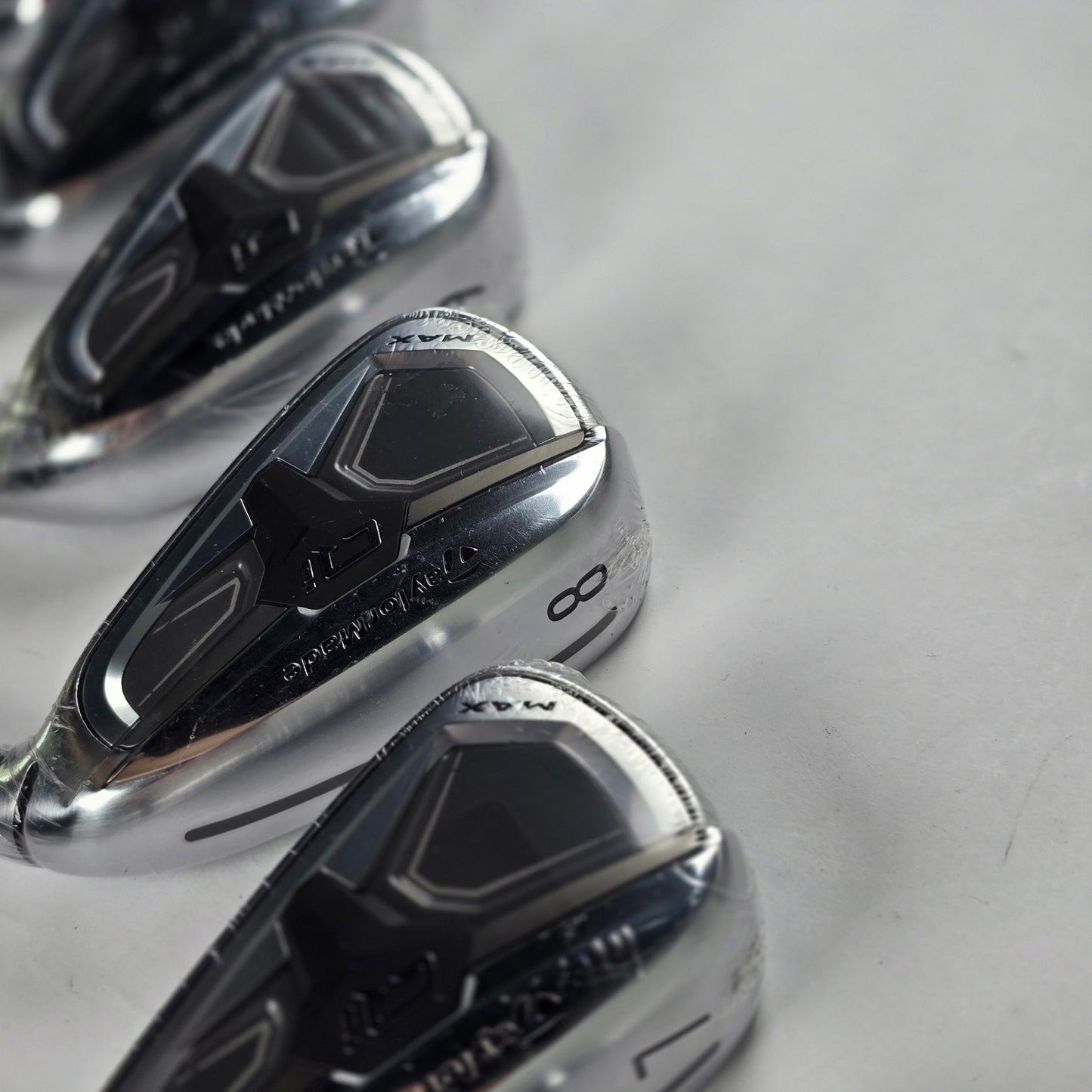 Taylormade Qi Max Irons 5-PW REAX 65 R Black Graphite Shaft