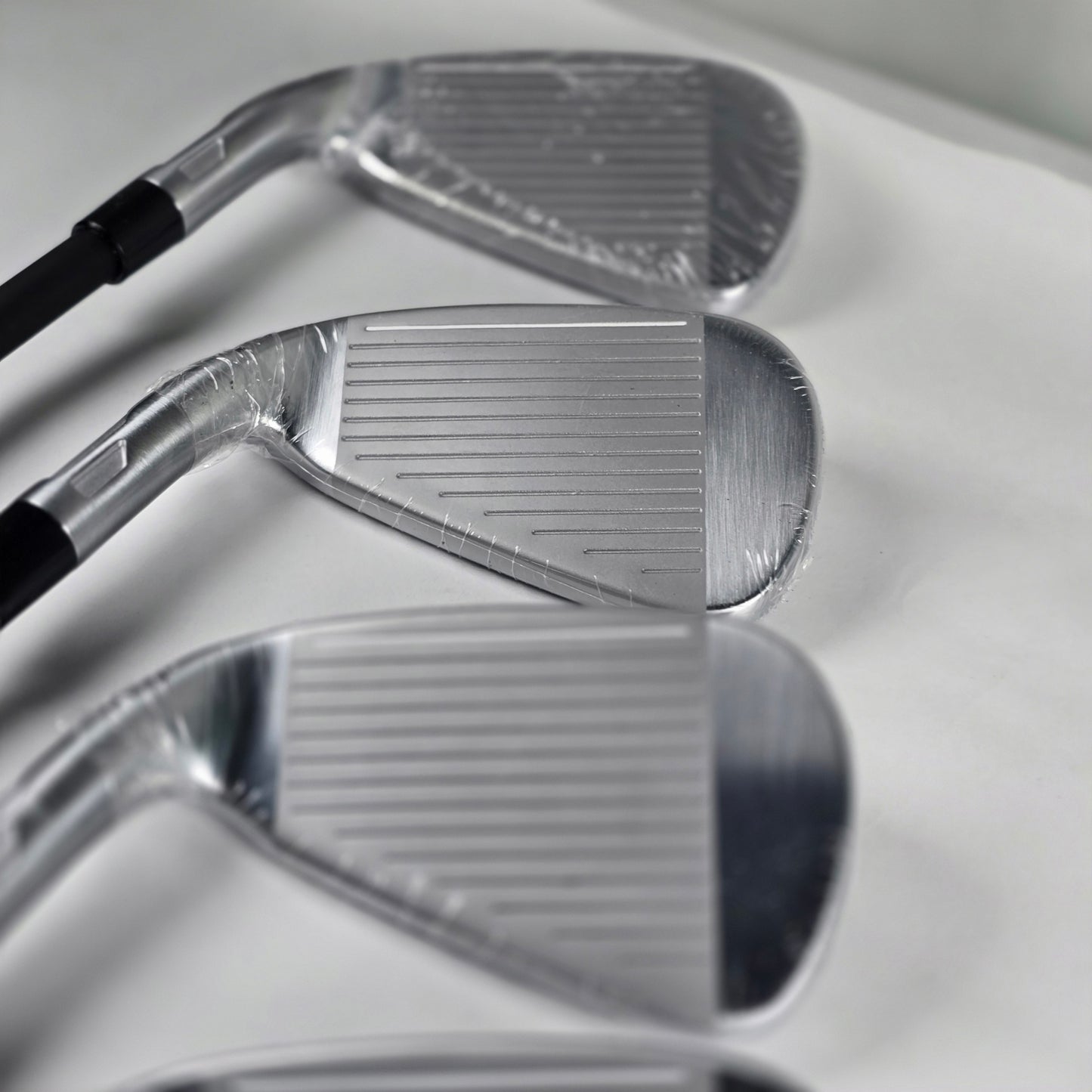 Taylormade Qi Max Irons 5-PW REAX 65 R Black Graphite Shaft