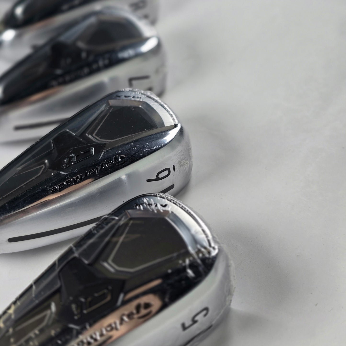Taylormade Qi Max Irons 5-PW REAX 65 R Black Graphite Shaft
